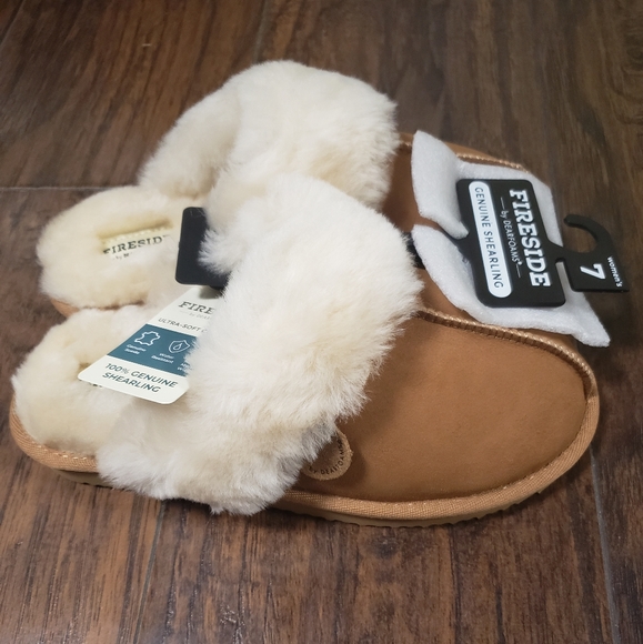 Fireside by Dearfoams Sydney Water Resistant Genuine Shearling Scuff Slipper - Picture 2 of 5